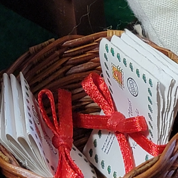 Musical Santa Figure Holiday Scene Christmas Crestone's Christmas Family 1990 - Picture 10 of 16